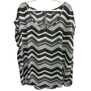 Torrid Top Size 2X Mint Green Black Zig Zag Print Semi Sheer Blouse Button Back
